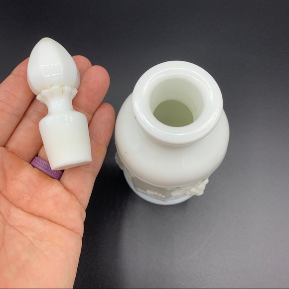 Westmorland Milk Glass Grape Perfume Bottle - Picture 4 of 8